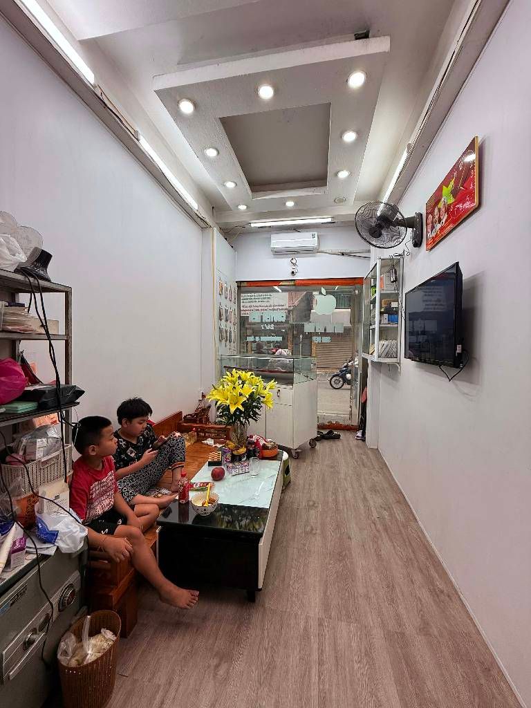 Bán nhà Trương Định - diện tích 47m2 5 tầng - SIÊU PHẨM MẶT PHỐ - MUA 1 ĐƯỢC 2 - KINH DOANH SIÊU TỐT - giá 18,3 tỷ