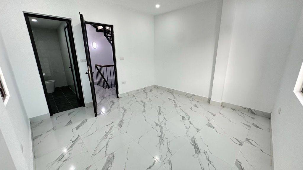 Bán nhà Vĩnh Hưng - diện tích 21,4m2 6 tầng - ô tô tránh - giá 6,98 tỷ