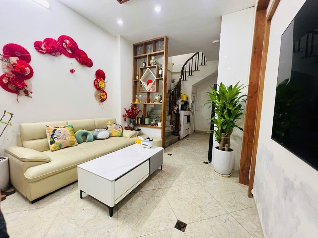 Bán nhà Chợ Khâm Thiên - diện tích 31m2 6 tầng - Nhà đẹp, ngõ ô tô - giá 9,8 tỷ