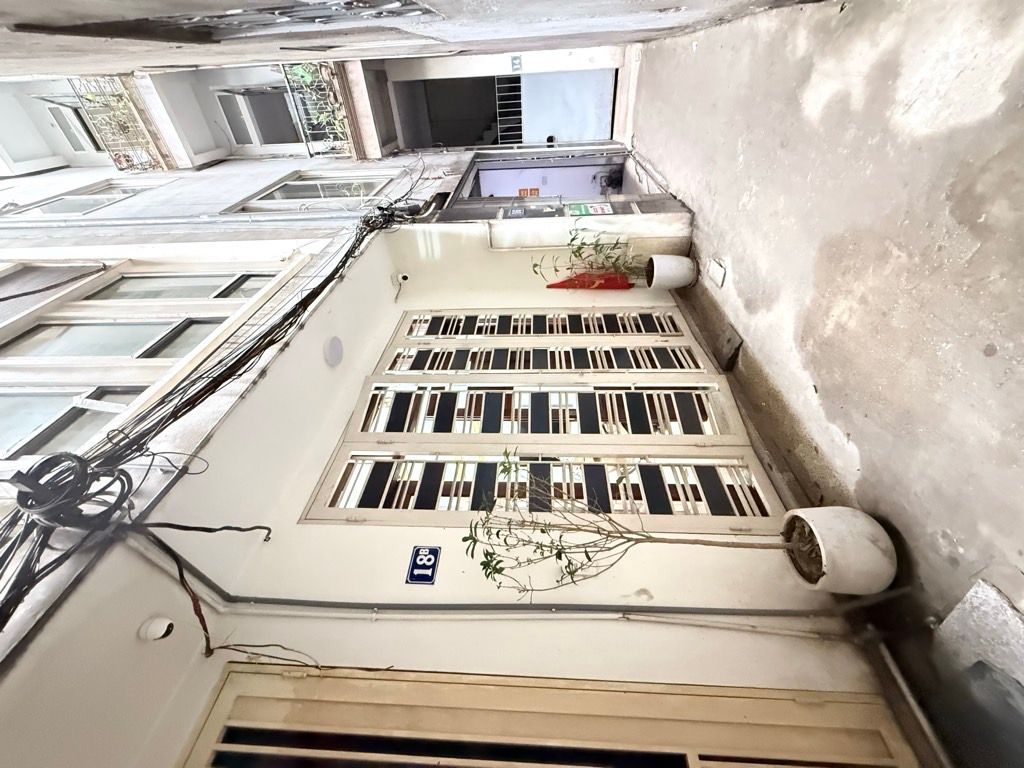 Bán nhà Chợ Khâm Thiên - diện tích 31m2 6 tầng - Nhà đẹp, ngõ ô tô - giá 9,8 tỷ