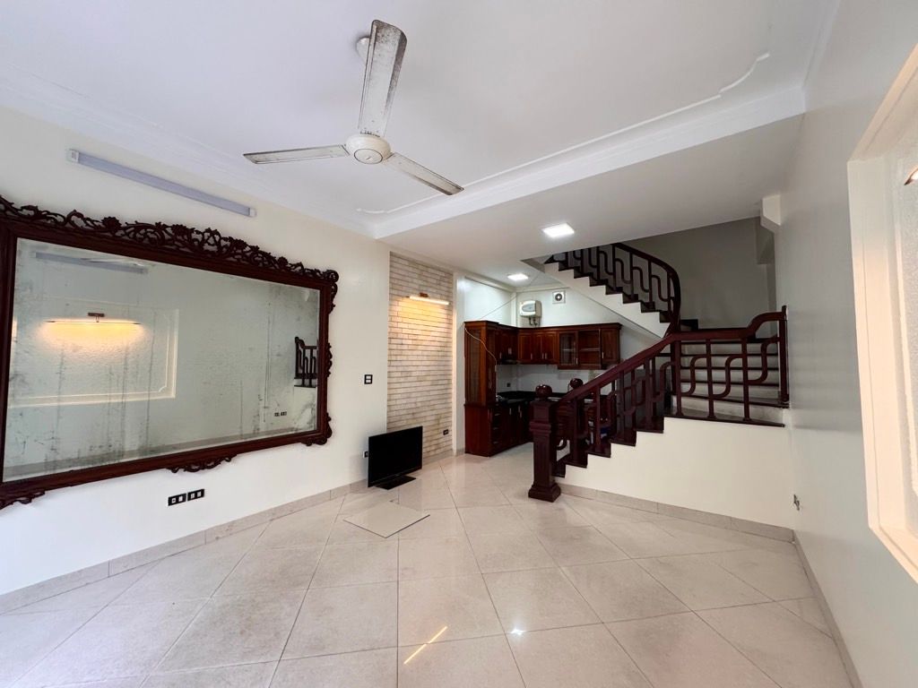 Bán nhà Láng - diện tích 40m2 5 tầng - Ô TÔ - GẦN PHỐ - LÔ GÓC - giá 14,4 tỷ