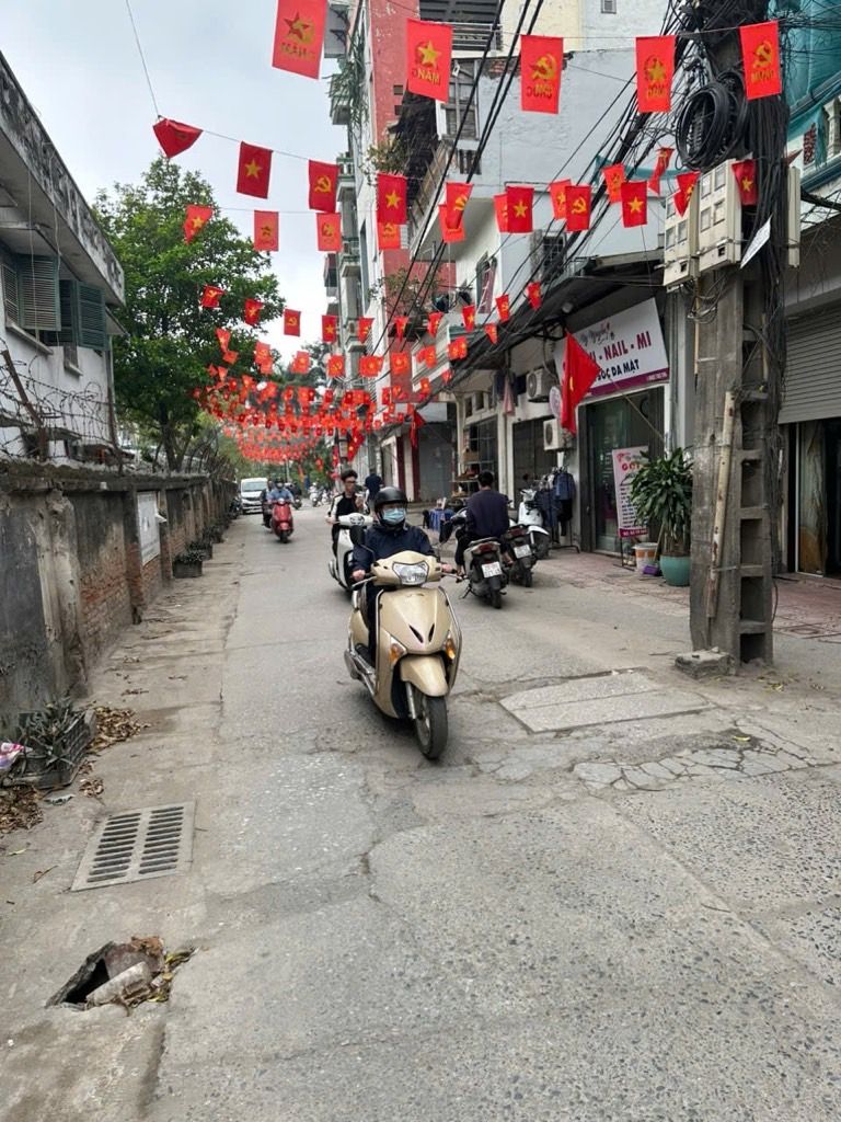 Bán nhà Dương Văn Bé - diện tích 30m2 4 tầng - Nhà mới full nội thất - giá 7,5 tỷ