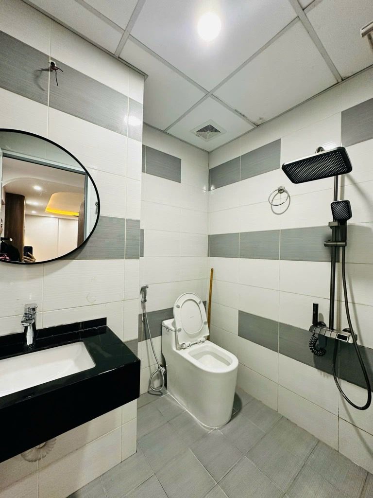 Bán nhà Linh Đàm - diện tích 62,5m2 3 tầng - Căn Hộ Víp - giá 5,5 tỷ