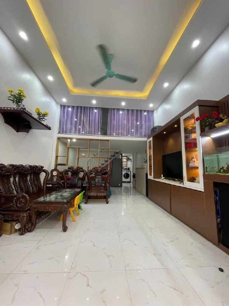 Bán nhà Lê Trọng Tấn - diện tích 46m2 2 tầng - ô tô tránh - giá 2,8 tỷ