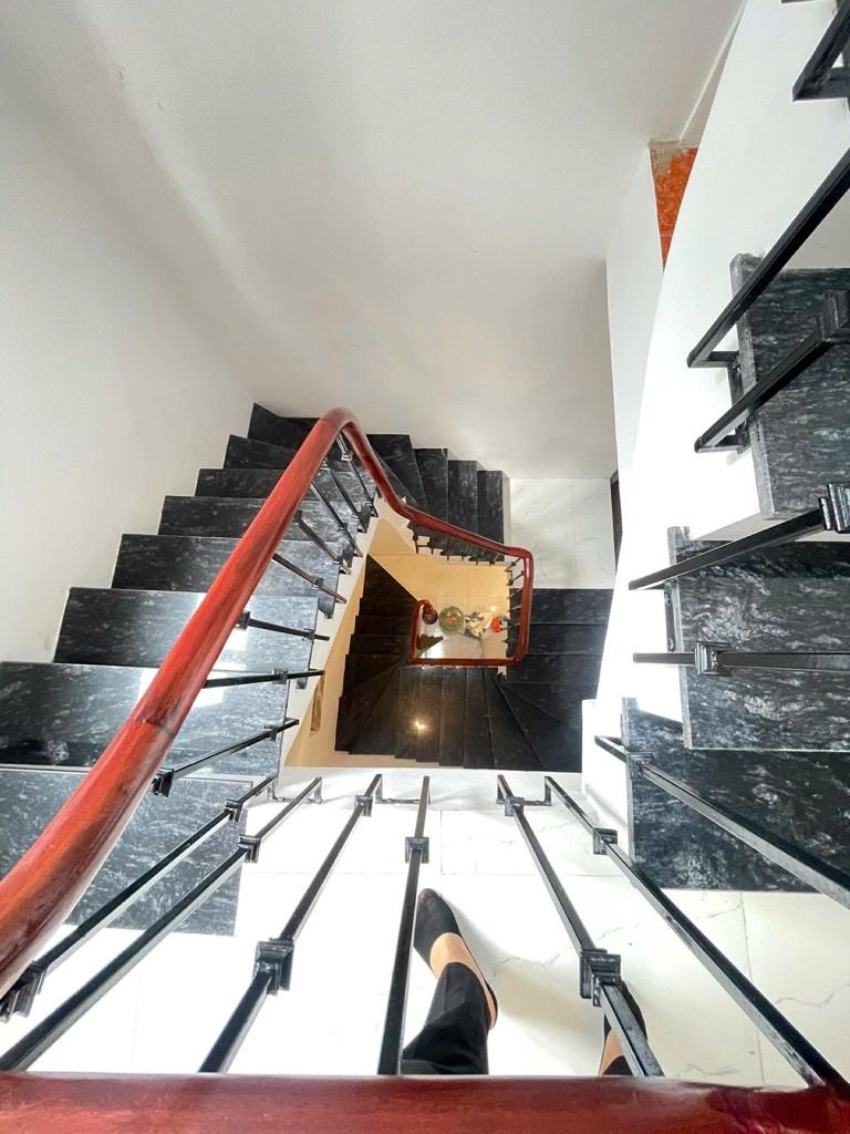 Bán nhà Tam Trinh - diện tích 26,7m2 5 tầng - Sổ đỏ nở hậu, chính chủ - giá 7,5 tỷ