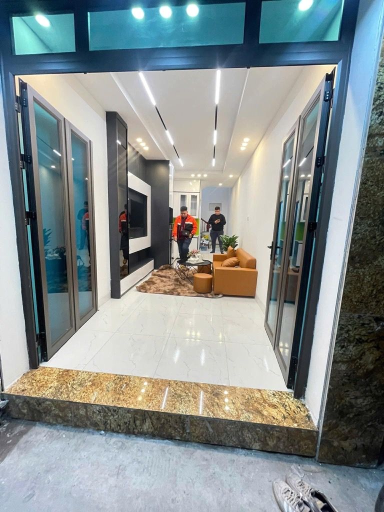 Bán nhà Tam Trinh - diện tích 26,7m2 5 tầng - Sổ đỏ nở hậu, chính chủ - giá 7,5 tỷ