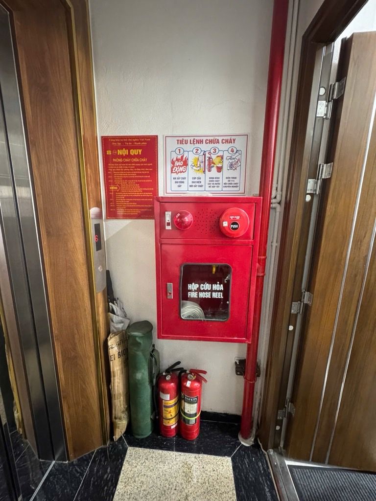 Bán nhà Nguyễn Văn Trỗi - diện tích 32,5m2 7 tầng - Mặt phố chính, kinh doanh sầm uất - giá 21,8 tỷ