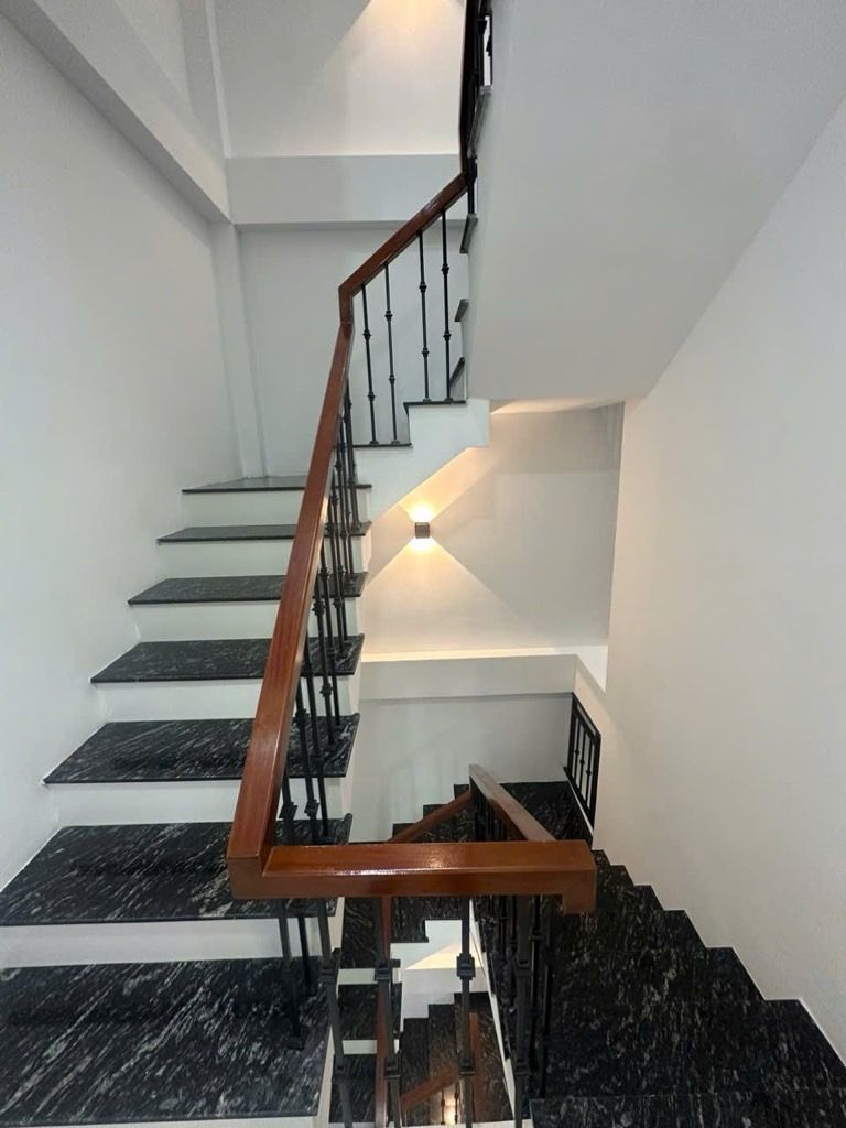 Bán nhà Dương Văn Bé - diện tích 42.2m2 5 tầng - Lô góc - giá 11,5 tỷ