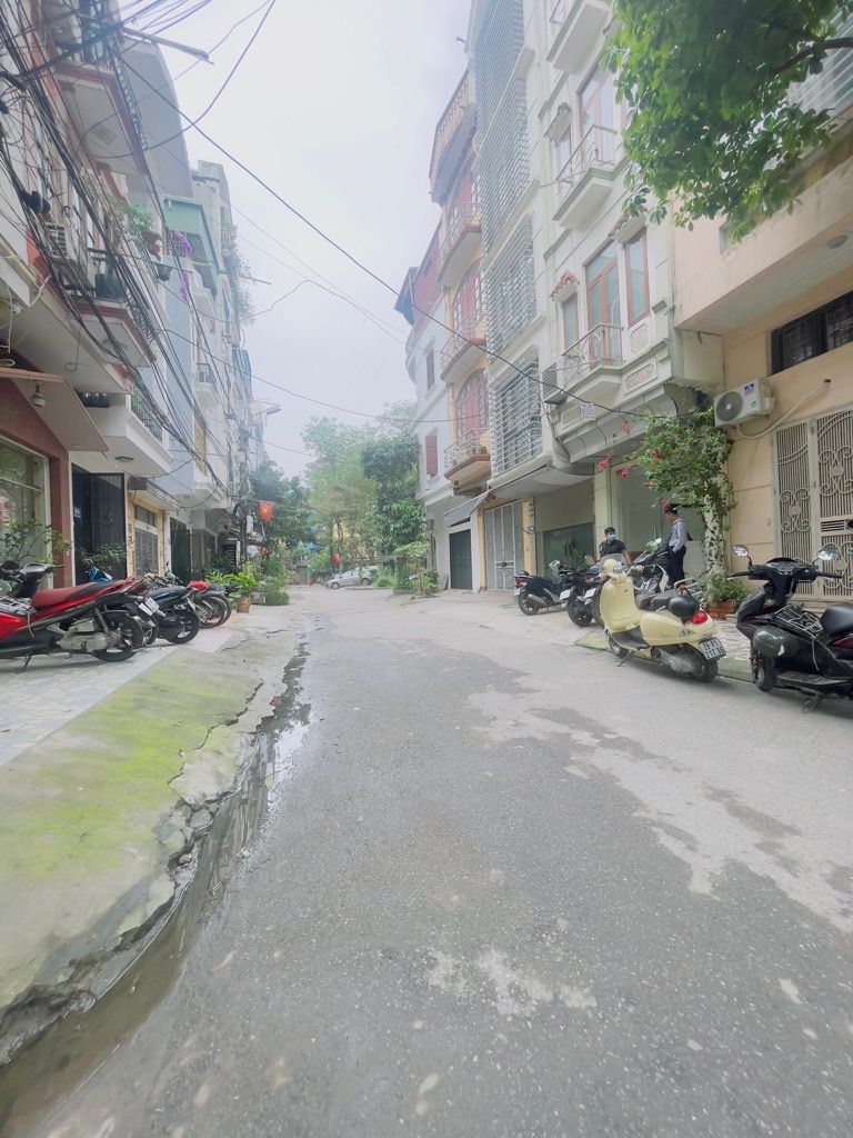 Bán nhà Đền Lừ 1 - diện tích 30m2 5 tầng - ô tô tránh - giá 13,7 tỷ