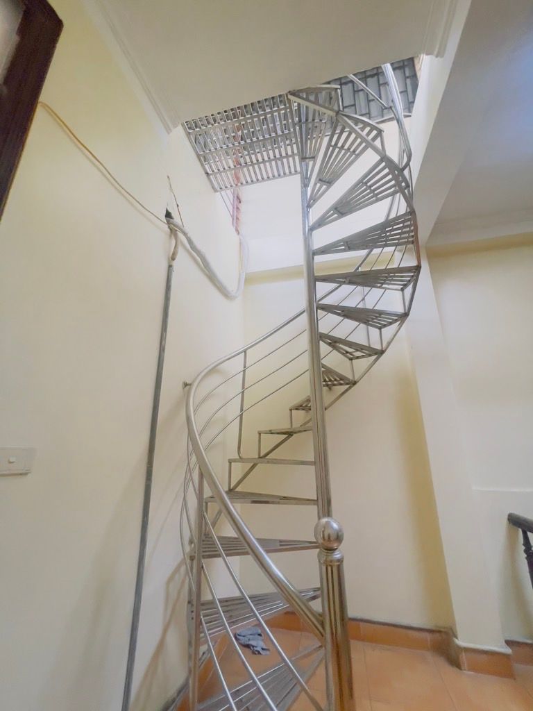 Bán nhà Đền Lừ 1 - diện tích 30m2 5 tầng - ô tô tránh - giá 13,7 tỷ