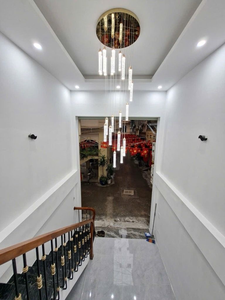 Bán nhà Vũ Tông Phan - diện tích 40m2 6 tầng - Gara ô tô, ô chờ thang máy - giá 10 tỷ