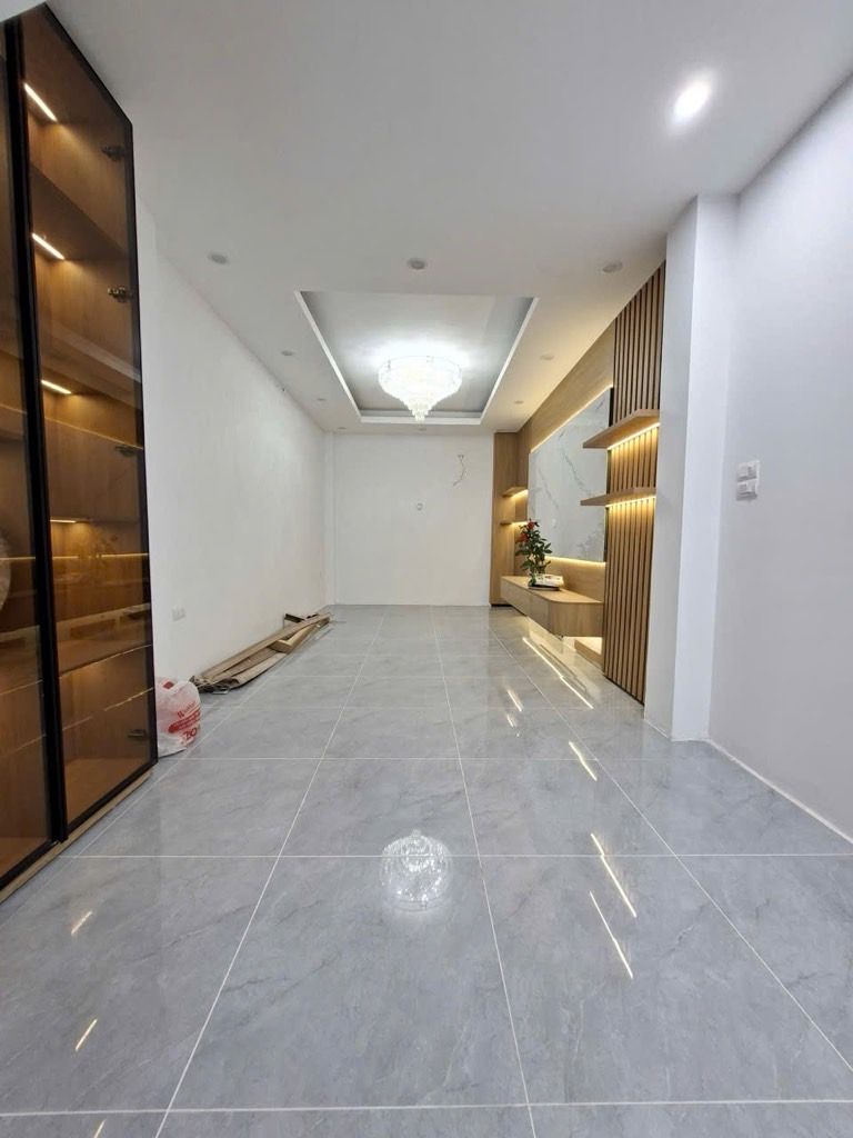 Bán nhà Vũ Tông Phan - diện tích 40m2 6 tầng - Gara ô tô, ô chờ thang máy - giá 10 tỷ