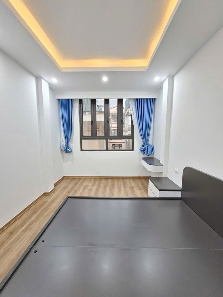 Bán nhà Vũ Tông Phan - diện tích 40m2 6 tầng - Gara ô tô, ô chờ thang máy - giá 10 tỷ