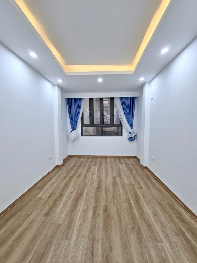 Bán nhà Vũ Tông Phan - diện tích 40m2 6 tầng - Gara ô tô, ô chờ thang máy - giá 10 tỷ