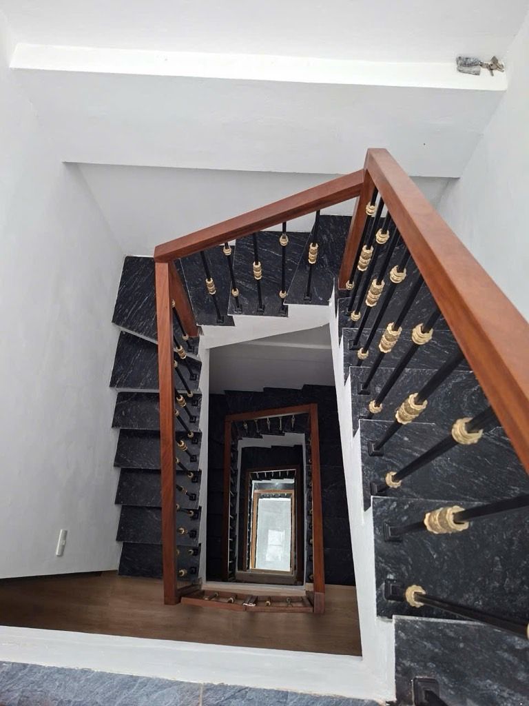 Bán nhà Vũ Tông Phan - diện tích 40m2 6 tầng - Gara ô tô, ô chờ thang máy - giá 10 tỷ