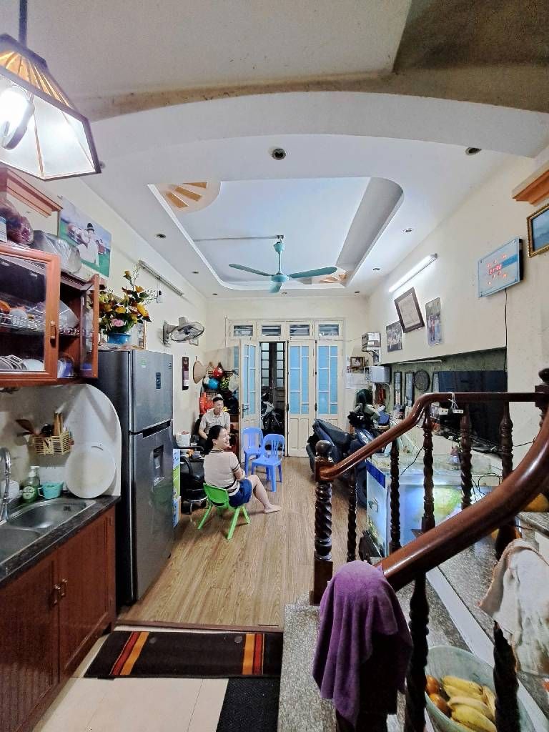 Bán nhà Lĩnh Nam - diện tích 41.5m2 5 tầng - Phân lô - giá 11,2 tỷ