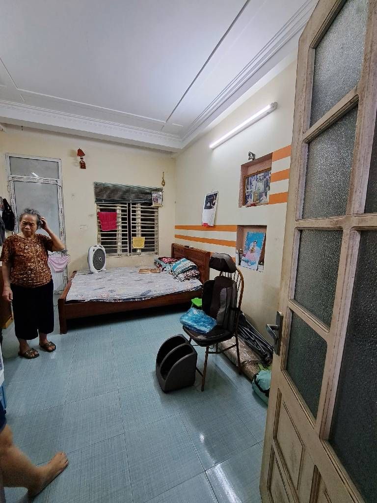 Bán nhà Lĩnh Nam - diện tích 41.5m2 5 tầng - Phân lô - giá 11,2 tỷ