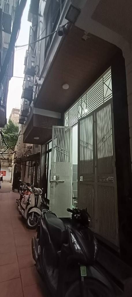 Bán nhà Nguyễn Chính - diện tích 35.5m2 4 tầng - ô tô đỗ sát phố - giá 9,5 tỷ