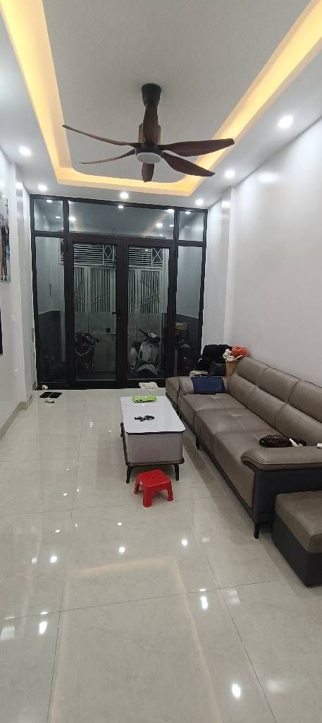 Bán nhà Nguyễn Chính - diện tích 35.5m2 4 tầng - ô tô đỗ sát phố - giá 9,5 tỷ