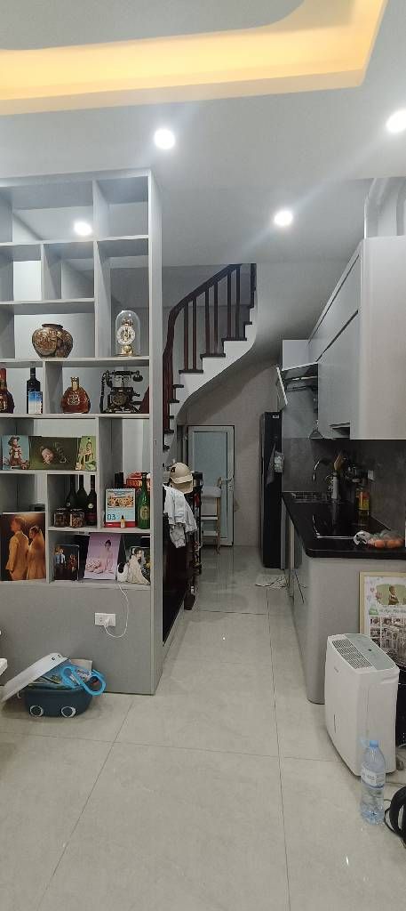 Bán nhà Nguyễn Chính - diện tích 35.5m2 4 tầng - ô tô đỗ sát phố - giá 9,5 tỷ