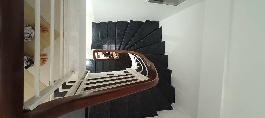 Bán nhà Nguyễn Chính - diện tích 35.5m2 4 tầng - ô tô đỗ sát phố - giá 9,5 tỷ