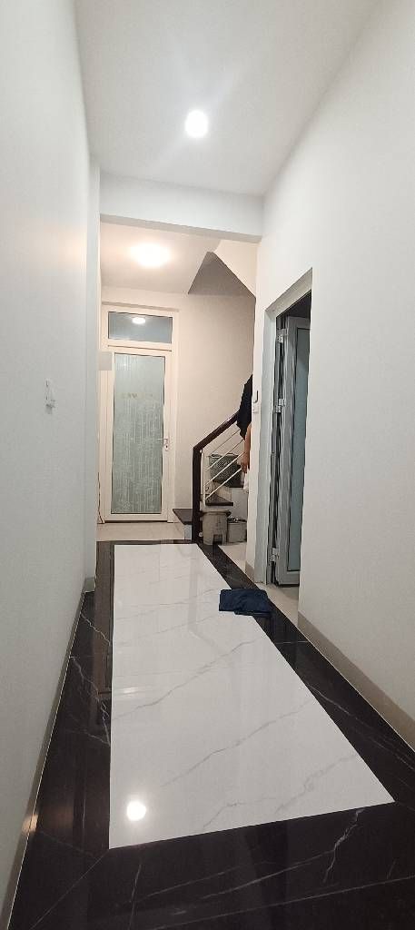 Bán nhà Nguyễn Chính - diện tích 35.5m2 4 tầng - ô tô đỗ sát phố - giá 9,5 tỷ