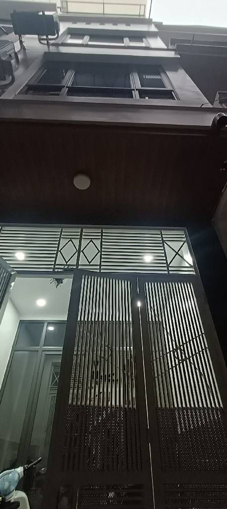 Bán nhà Nguyễn Chính - diện tích 35.5m2 4 tầng - ô tô đỗ sát phố - giá 9,5 tỷ