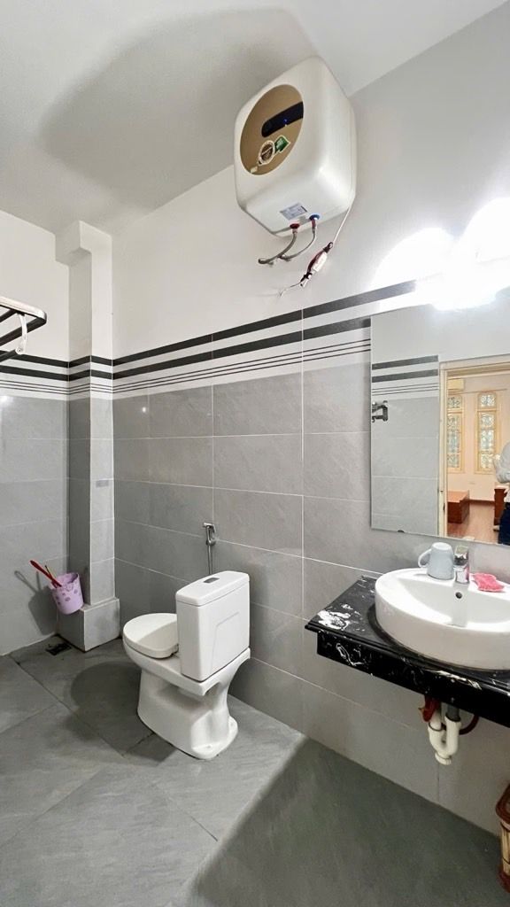 Bán nhà Hoàng Mai - diện tích 30m2 4 tầng - Ô TÔ ĐỖ CỬA - giá 8,2 tỷ