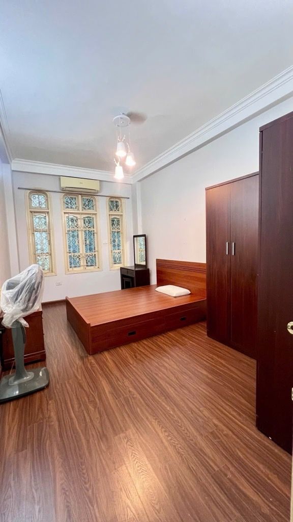 Bán nhà Hoàng Mai - diện tích 30m2 4 tầng - Ô TÔ ĐỖ CỬA - giá 8,2 tỷ