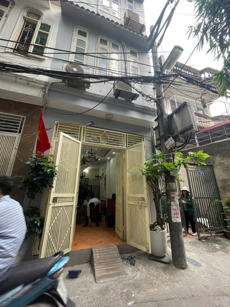 Bán nhà Hoàng Mai - diện tích 30m2 4 tầng - Ô TÔ ĐỖ CỬA - giá 8,2 tỷ
