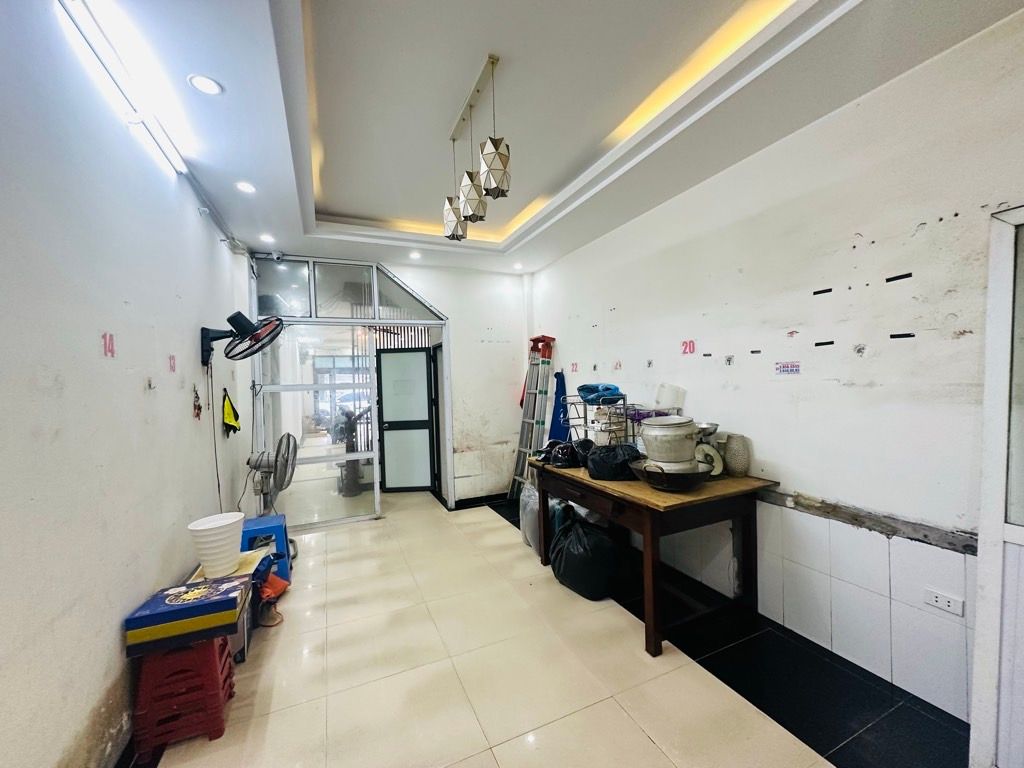 Bán nhà Khương Đình - diện tích 61m2 5 tầng - ô tô tránh - giá 17,5 tỷ