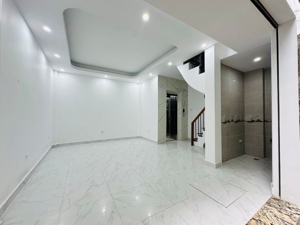 Bán nhà Nguỵ Như Kon Tum - diện tích 28,3m2 6 tầng - ô tô tránh - giá 17,6 tỷ