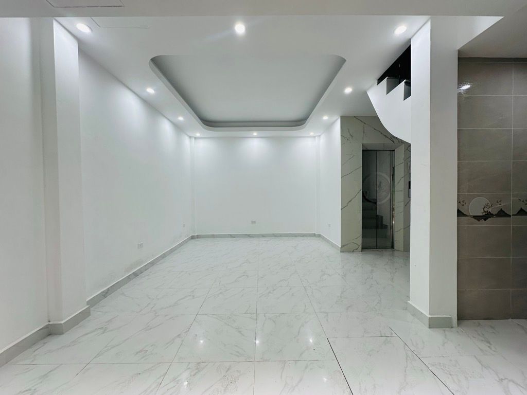 Bán nhà Nguỵ Như Kon Tum - diện tích 28,3m2 6 tầng - ô tô tránh - giá 17,6 tỷ