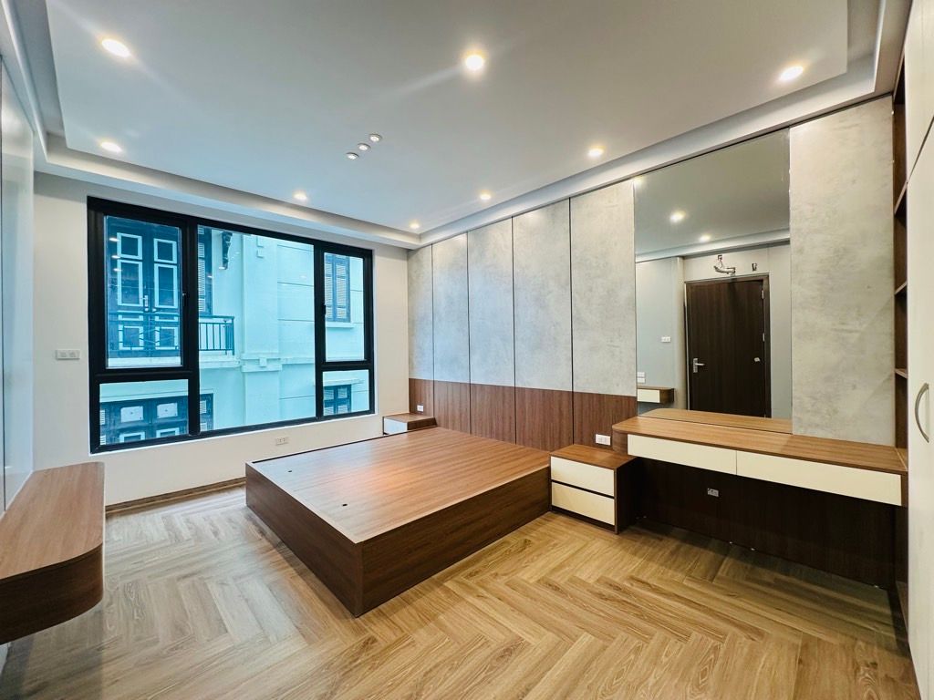 Bán nhà Nguỵ Như Kon Tum - diện tích 28,3m2 6 tầng - ô tô tránh - giá 17,6 tỷ