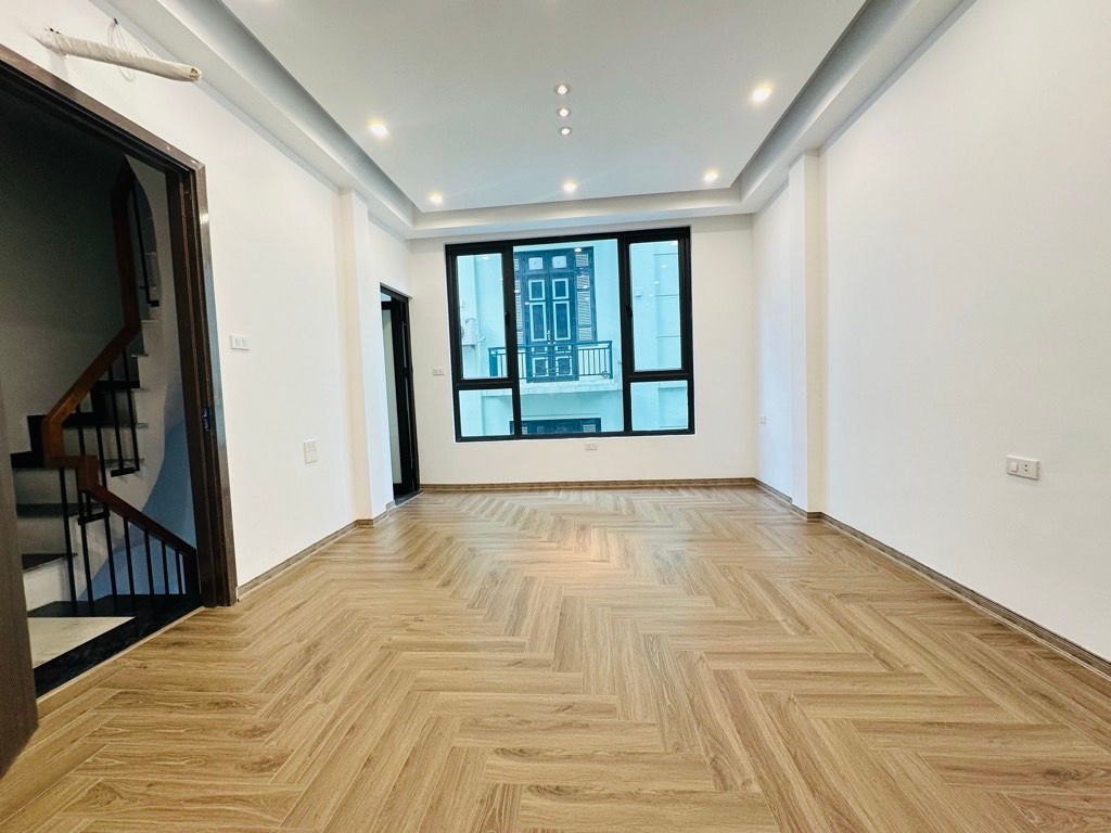 Bán nhà Nguỵ Như Kon Tum - diện tích 28,3m2 6 tầng - ô tô tránh - giá 17,6 tỷ