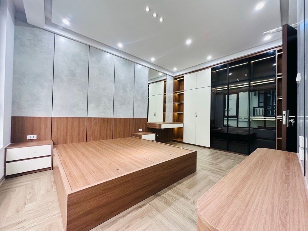 Bán nhà Nguỵ Như Kon Tum - diện tích 28,3m2 6 tầng - ô tô tránh - giá 17,6 tỷ