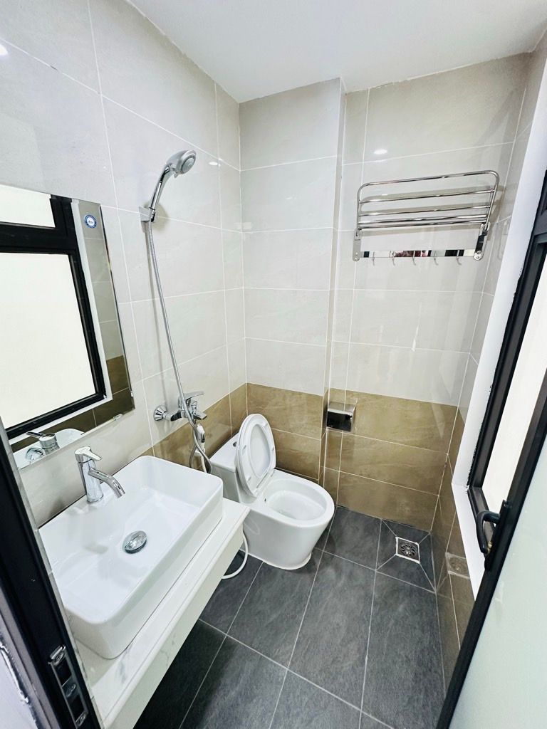 Bán nhà Nguỵ Như Kon Tum - diện tích 28,3m2 6 tầng - ô tô tránh - giá 17,6 tỷ