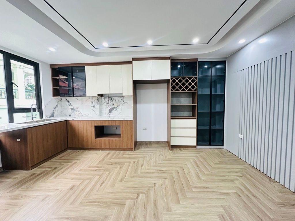 Bán nhà Nguỵ Như Kon Tum - diện tích 28,3m2 6 tầng - ô tô tránh - giá 17,6 tỷ