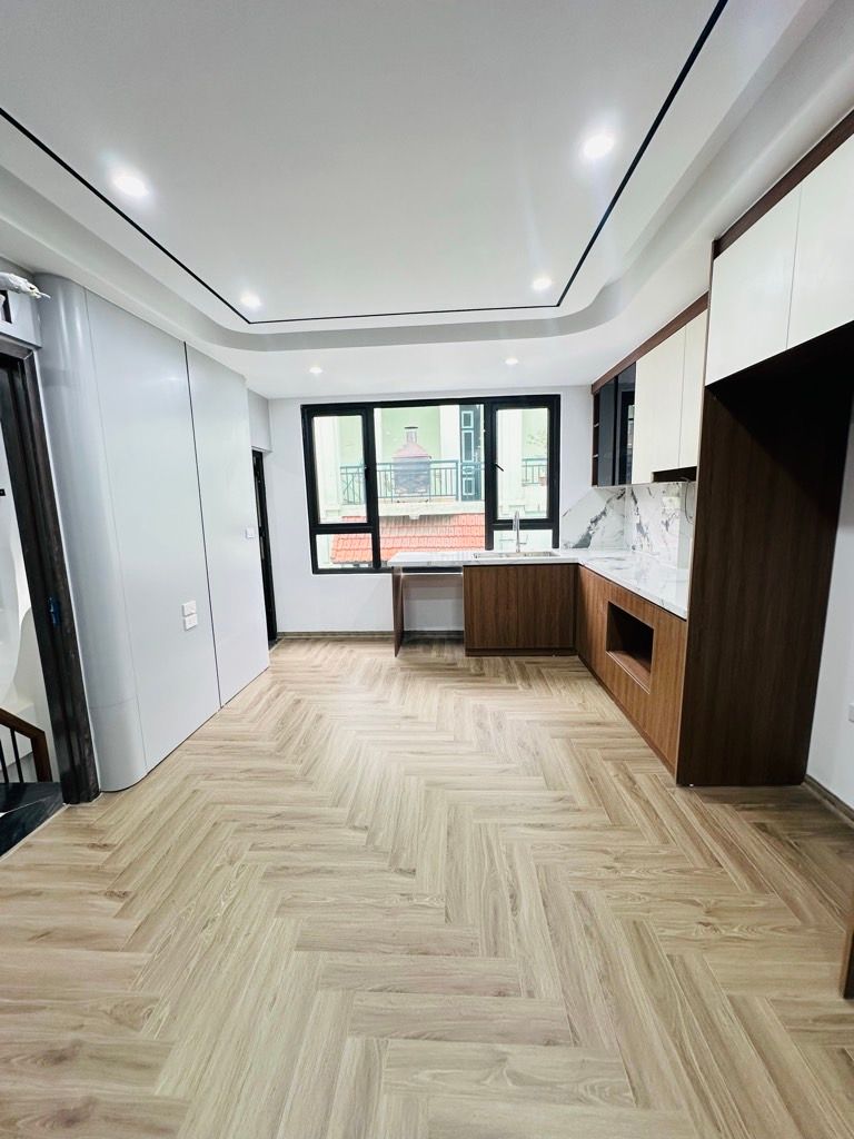 Bán nhà Nguỵ Như Kon Tum - diện tích 28,3m2 6 tầng - ô tô tránh - giá 17,6 tỷ