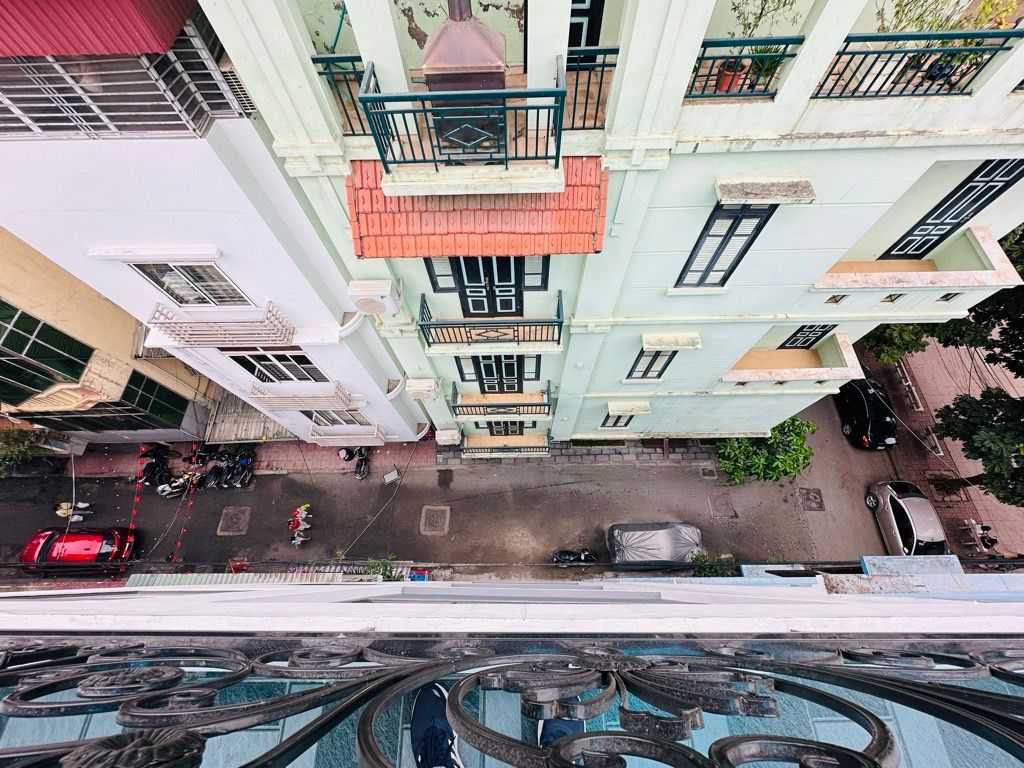 Bán nhà Nguỵ Như Kon Tum - diện tích 28,3m2 6 tầng - ô tô tránh - giá 17,6 tỷ