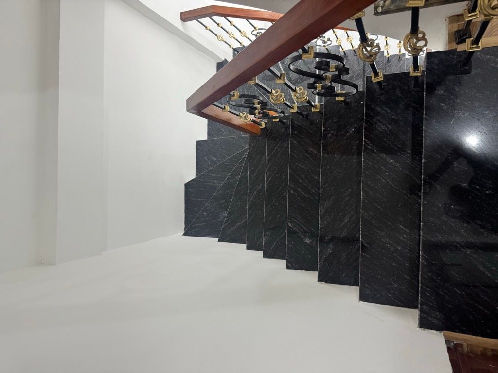 Bán nhà Kim Giang - diện tích 31.7m2 5 tầng - SIÊU PHẨM - FULL NỘI THẤT ĐẸP LUNG LINH VỀ Ở NGAY - giá 9,2 tỷ