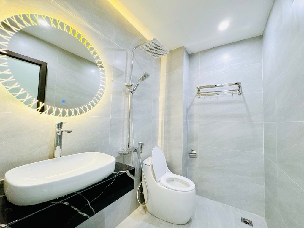 Bán nhà Vương Thừa Vũ - diện tích 41m2 5 tầng - Ô TÔ ĐỖ TẬN CỬA - giá 12,8 tỷ