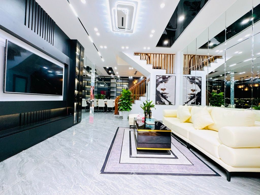 Bán nhà Vương Thừa Vũ - diện tích 41m2 5 tầng - Ô TÔ ĐỖ TẬN CỬA - giá 12,8 tỷ