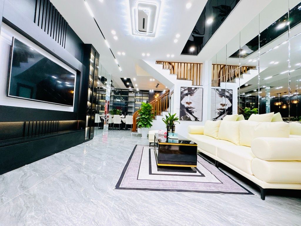 Bán nhà Vương Thừa Vũ - diện tích 41m2 5 tầng - Ô TÔ ĐỖ TẬN CỬA - giá 12,8 tỷ