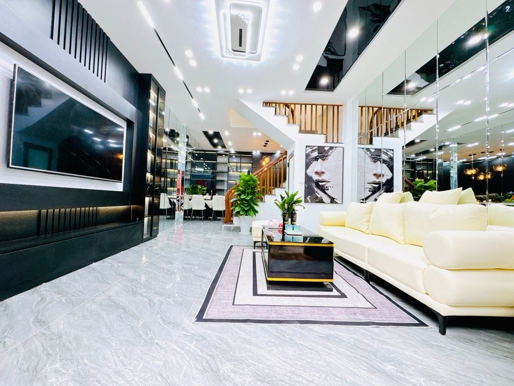 Bán nhà Vương Thừa Vũ - diện tích 41m2 5 tầng - Ô TÔ ĐỖ TẬN CỬA - giá 12,8 tỷ