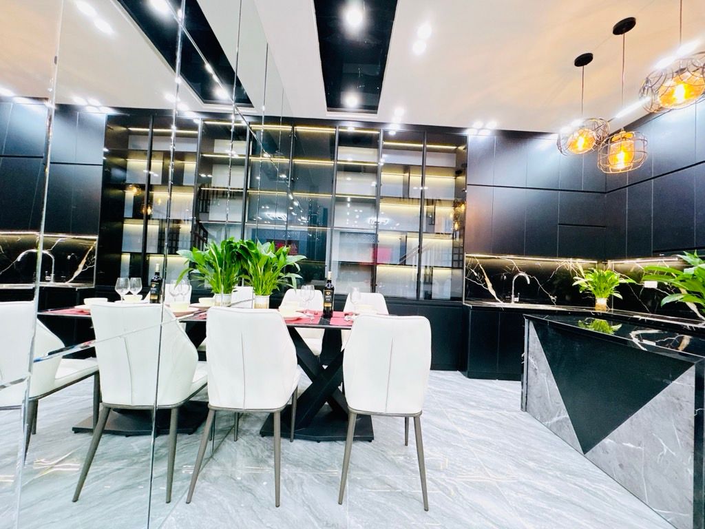 Bán nhà Vương Thừa Vũ - diện tích 41m2 5 tầng - Ô TÔ ĐỖ TẬN CỬA - giá 12,8 tỷ