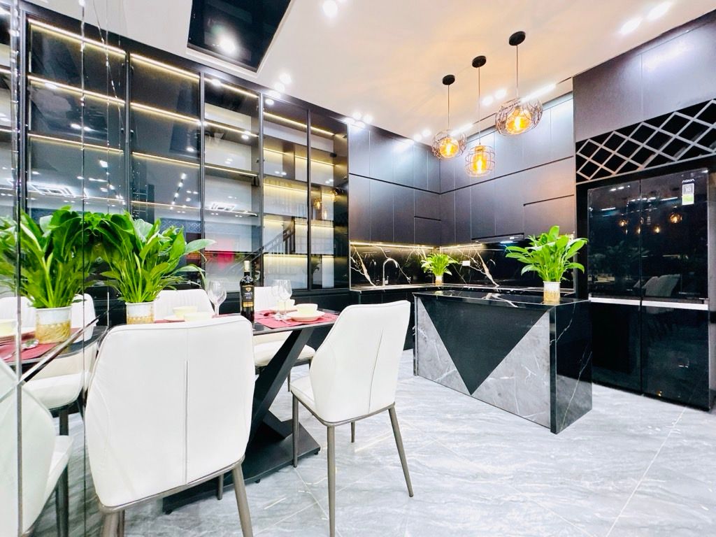 Bán nhà Vương Thừa Vũ - diện tích 41m2 5 tầng - Ô TÔ ĐỖ TẬN CỬA - giá 12,8 tỷ