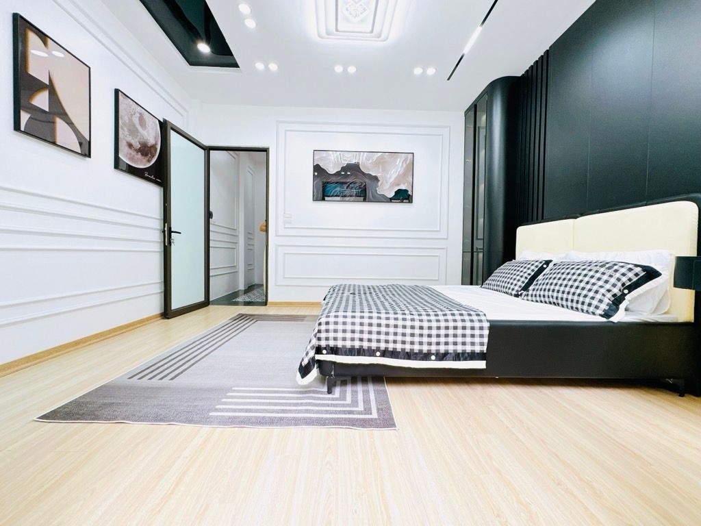 Bán nhà Vương Thừa Vũ - diện tích 41m2 5 tầng - Ô TÔ ĐỖ TẬN CỬA - giá 12,8 tỷ