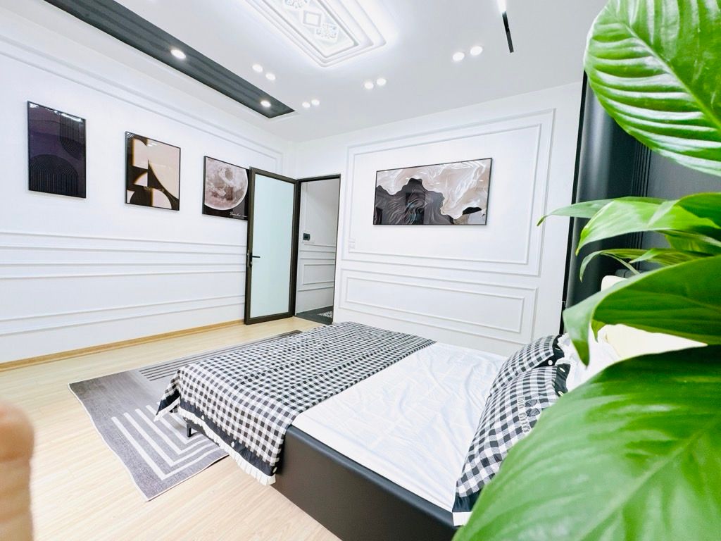 Bán nhà Vương Thừa Vũ - diện tích 41m2 5 tầng - Ô TÔ ĐỖ TẬN CỬA - giá 12,8 tỷ