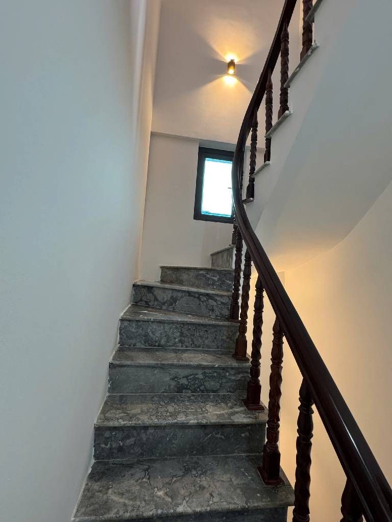 Bán nhà Đông Hưng - diện tích 31m2 4 tầng - ô tô qua lại - giá 4,7 tỷ